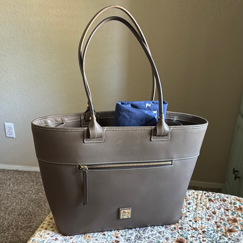 Dooney & Bourke Tote
